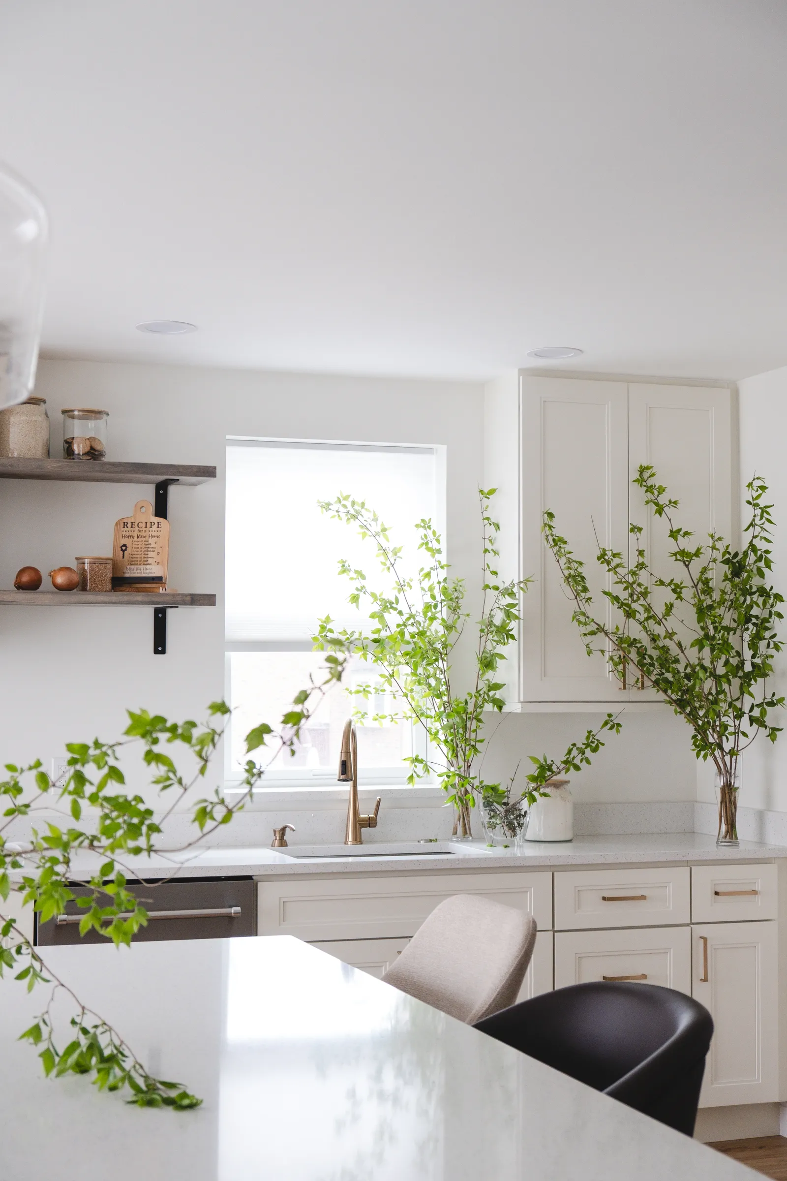 White kitchen kitchen