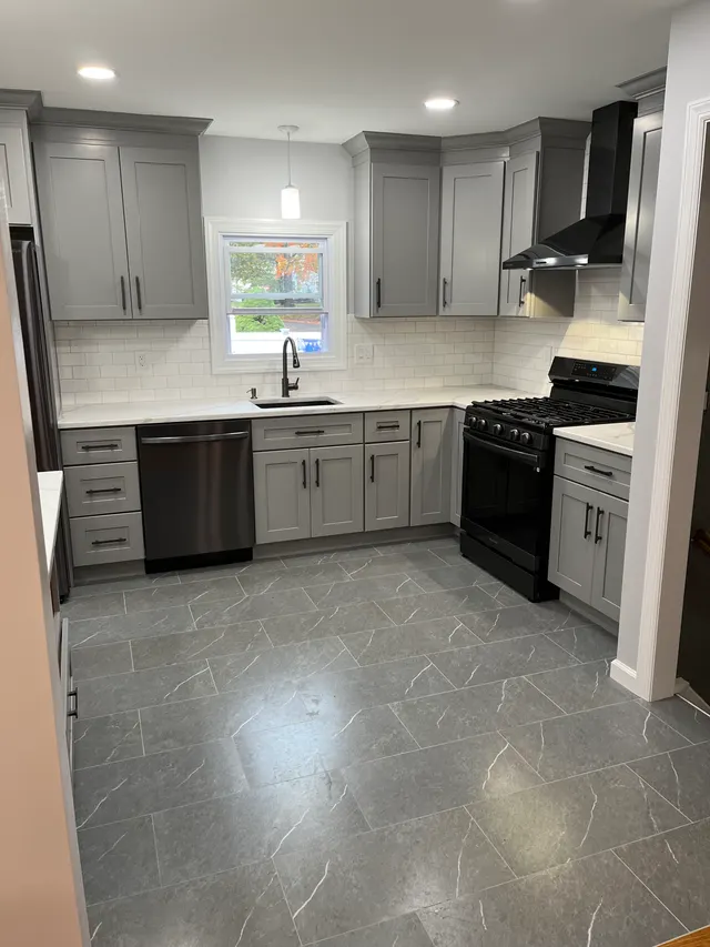 Grey Shaker — a kitchen supplied by Wow Cabinets