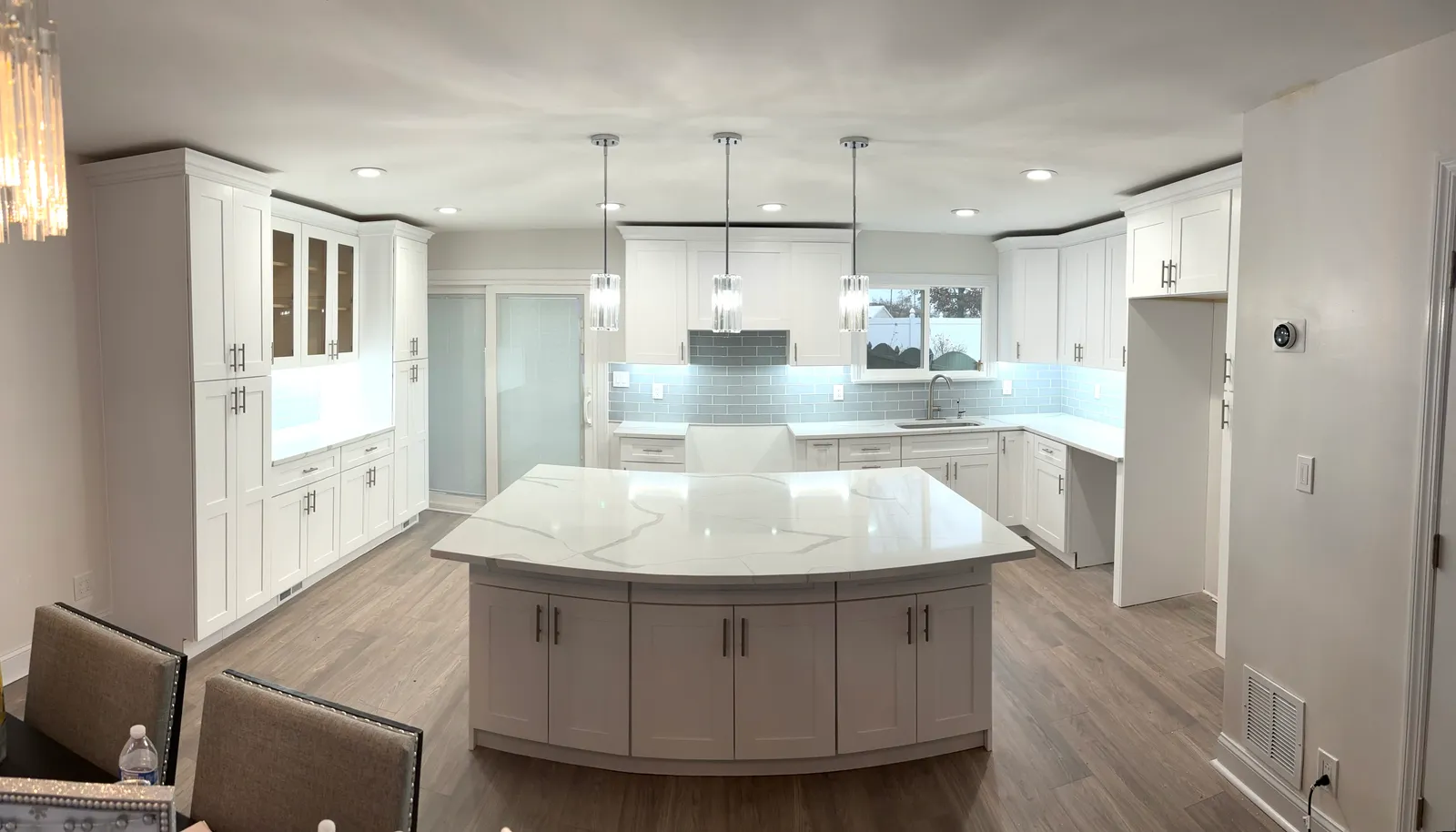 White shaker kitchen cabinets — a kitchen supplied by Wow Cabinets